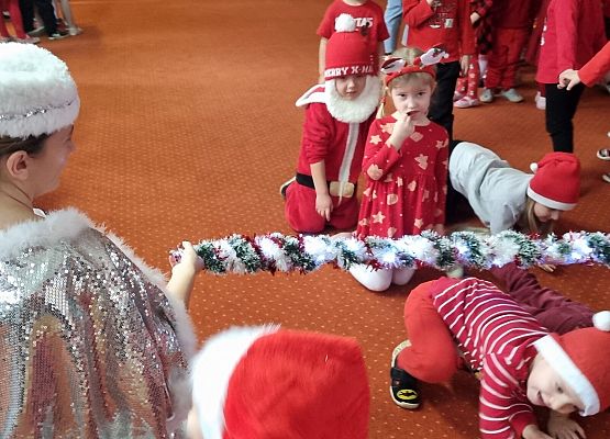 WESOŁE  MIKOŁAJKI  W  PRZEDSZKOLU grafika