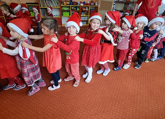 WESOŁE  MIKOŁAJKI  W  PRZEDSZKOLU grafika