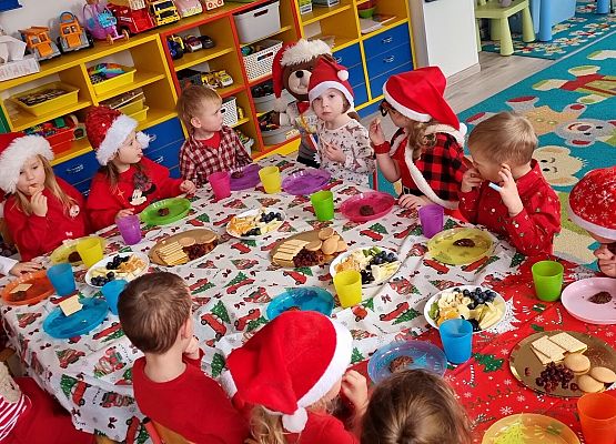 WESOŁE  MIKOŁAJKI  W  PRZEDSZKOLU grafika