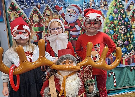 WESOŁE  MIKOŁAJKI  W  PRZEDSZKOLU grafika