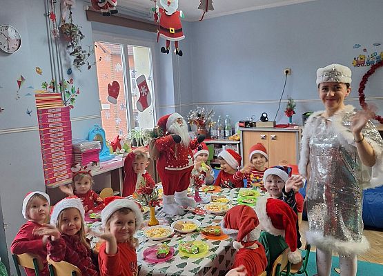 WESOŁE  MIKOŁAJKI  W  PRZEDSZKOLU grafika
