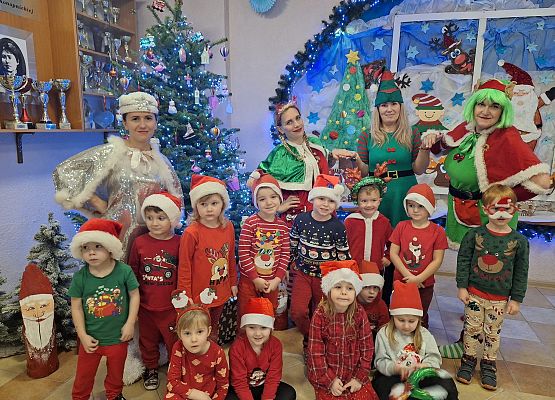 WESOŁE  MIKOŁAJKI  W  PRZEDSZKOLU grafika