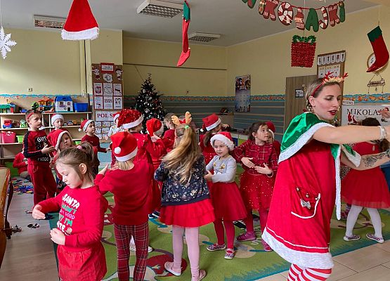 WESOŁE  MIKOŁAJKI  W  PRZEDSZKOLU grafika
