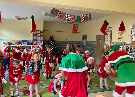 WESOŁE  MIKOŁAJKI  W  PRZEDSZKOLU grafika