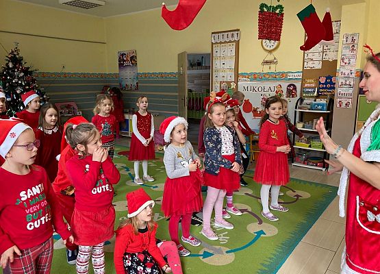 WESOŁE  MIKOŁAJKI  W  PRZEDSZKOLU grafika