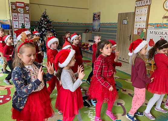 WESOŁE  MIKOŁAJKI  W  PRZEDSZKOLU grafika