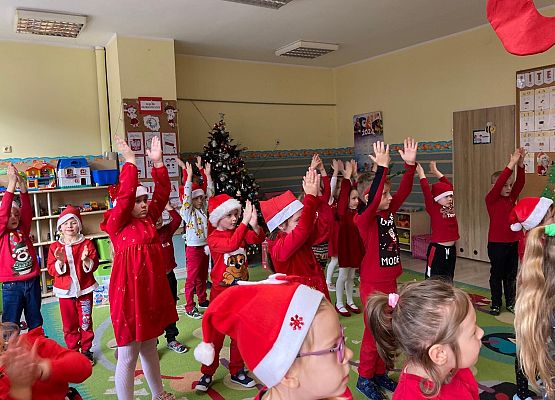 WESOŁE  MIKOŁAJKI  W  PRZEDSZKOLU grafika