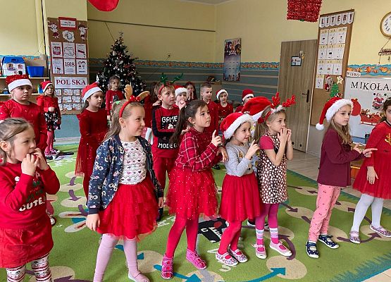 WESOŁE  MIKOŁAJKI  W  PRZEDSZKOLU grafika