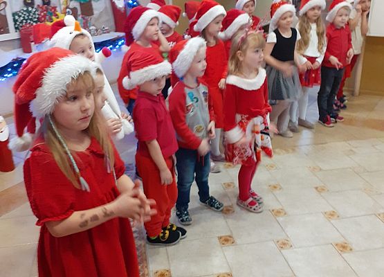 WESOŁE  MIKOŁAJKI  W  PRZEDSZKOLU grafika