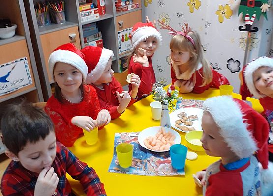 WESOŁE  MIKOŁAJKI  W  PRZEDSZKOLU grafika