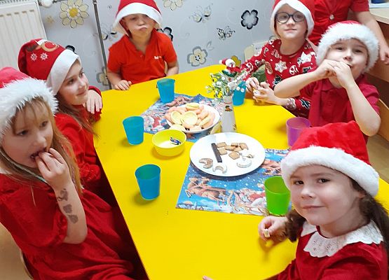 WESOŁE  MIKOŁAJKI  W  PRZEDSZKOLU grafika