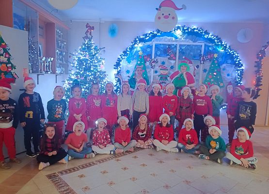 WESOŁE  MIKOŁAJKI  W  PRZEDSZKOLU grafika