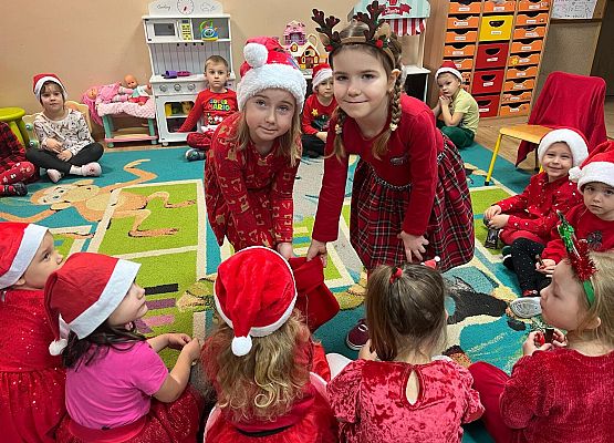 WESOŁE  MIKOŁAJKI  W  PRZEDSZKOLU grafika