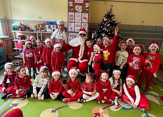 WESOŁE  MIKOŁAJKI  W  PRZEDSZKOLU grafika