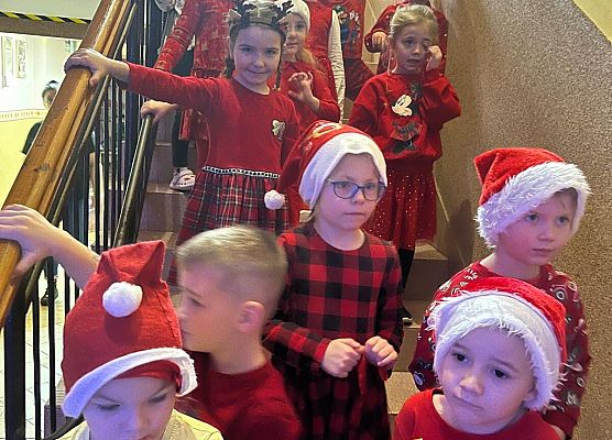 WESOŁE  MIKOŁAJKI  W  PRZEDSZKOLU grafika