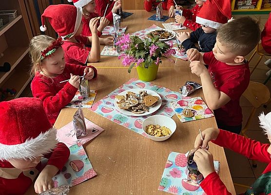 WESOŁE  MIKOŁAJKI  W  PRZEDSZKOLU grafika