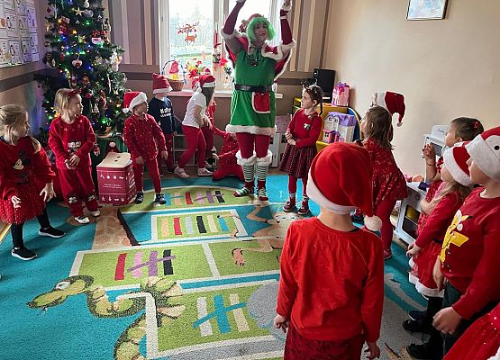 WESOŁE  MIKOŁAJKI  W  PRZEDSZKOLU grafika