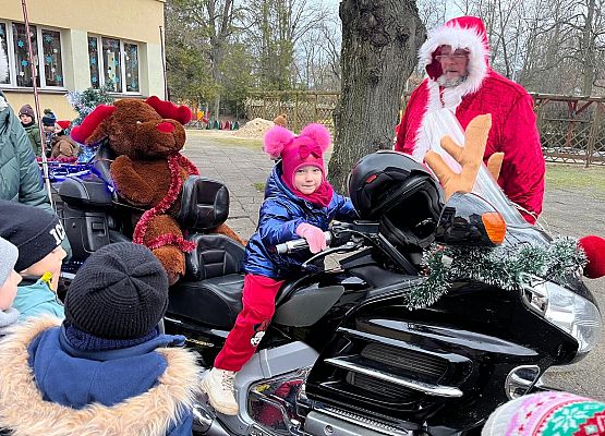 WESOŁE  MIKOŁAJKI  W  PRZEDSZKOLU grafika