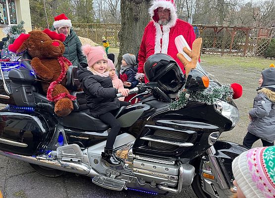 WESOŁE  MIKOŁAJKI  W  PRZEDSZKOLU grafika