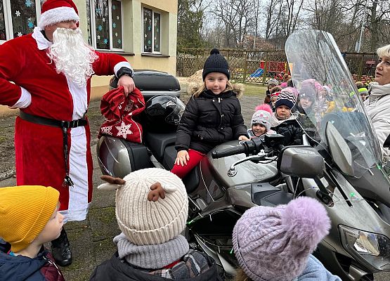 WESOŁE  MIKOŁAJKI  W  PRZEDSZKOLU grafika
