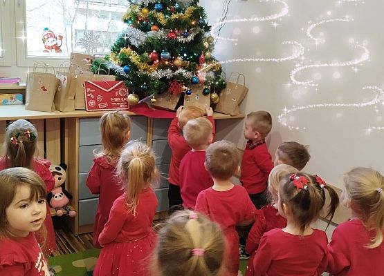 WESOŁE  MIKOŁAJKI  W  PRZEDSZKOLU grafika