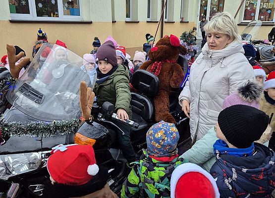 WESOŁE  MIKOŁAJKI  W  PRZEDSZKOLU grafika