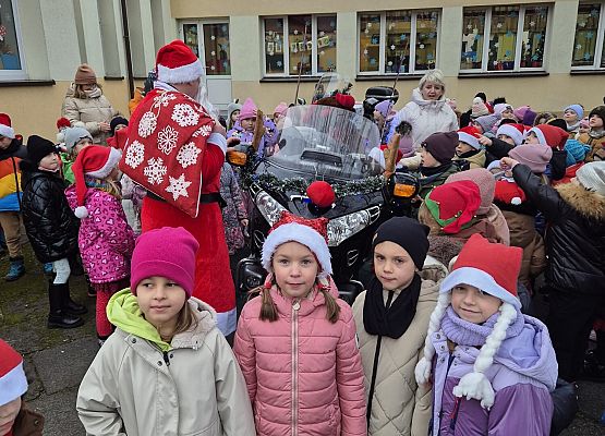 WESOŁE  MIKOŁAJKI  W  PRZEDSZKOLU grafika