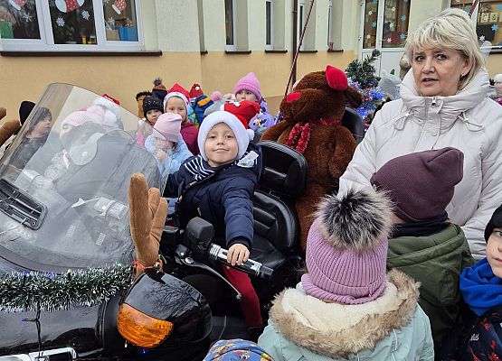 WESOŁE  MIKOŁAJKI  W  PRZEDSZKOLU grafika