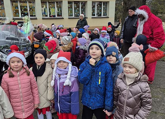 WESOŁE  MIKOŁAJKI  W  PRZEDSZKOLU grafika