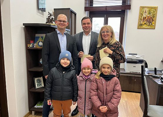 STARSZAKI Z ŻYCZENIAMI W RATUSZU grafika