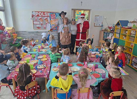 PRAWDZIWY  BAL  PRZEBIERAŃCÓW grafika