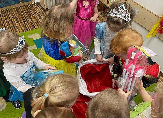 PRAWDZIWY  BAL  PRZEBIERAŃCÓW grafika
