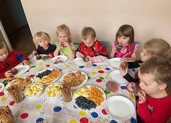 PRAWDZIWY  BAL  PRZEBIERAŃCÓW grafika