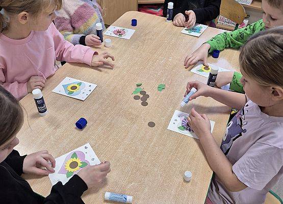 WARSZTATY PLASTYCZNE W GRUPIE KOTKI grafika