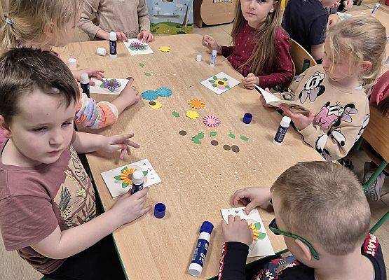 WARSZTATY PLASTYCZNE W GRUPIE KOTKI grafika