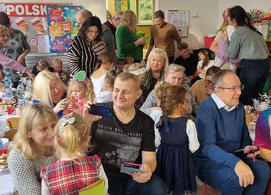 BABCIA  I  DZIADEK  GOŚCIEM  W  PRZEDSZKOLU grafika