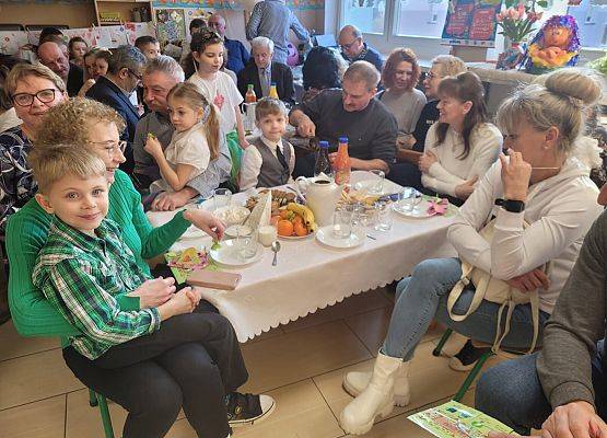 BABCIA  I  DZIADEK  GOŚCIEM  W  PRZEDSZKOLU grafika