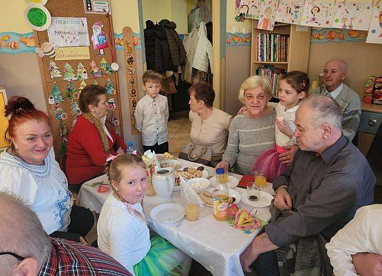 BABCIA  I  DZIADEK  GOŚCIEM  W  PRZEDSZKOLU grafika