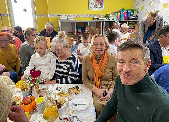 BABCIA  I  DZIADEK  GOŚCIEM  W  PRZEDSZKOLU grafika