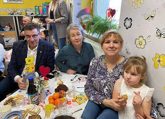 BABCIA  I  DZIADEK  GOŚCIEM  W  PRZEDSZKOLU grafika