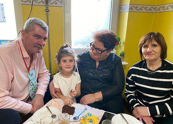 BABCIA  I  DZIADEK  GOŚCIEM  W  PRZEDSZKOLU grafika