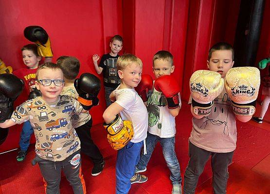 KOTKI  Z WIZYTĄ W SIŁOWNI "AGOGA GYM" grafika