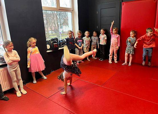 KOTKI  Z WIZYTĄ W SIŁOWNI "AGOGA GYM" grafika