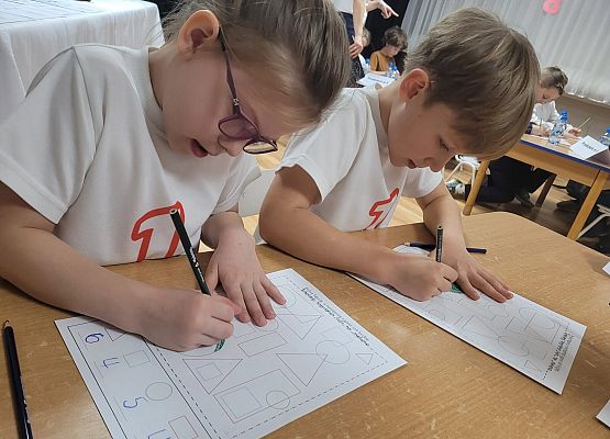 MIĘDZYPRZEDSZKOLNE  POTYCZKI  MATEMATYCZNE grafika