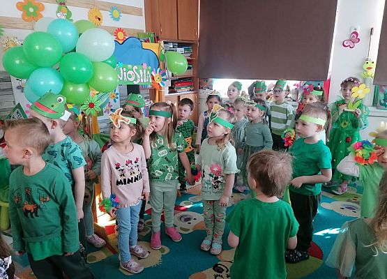 PRZEDSZKOLAKI WITAJĄ WIOSNĘ grafika