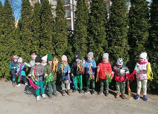 PRZEDSZKOLAKI WITAJĄ WIOSNĘ grafika