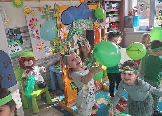 PRZEDSZKOLAKI WITAJĄ WIOSNĘ grafika