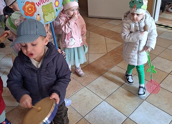 PRZEDSZKOLAKI WITAJĄ WIOSNĘ grafika