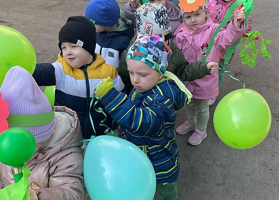 PRZEDSZKOLAKI WITAJĄ WIOSNĘ grafika