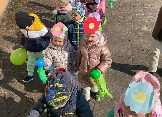 PRZEDSZKOLAKI WITAJĄ WIOSNĘ grafika